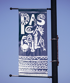 Pascagoula sign on a light pole